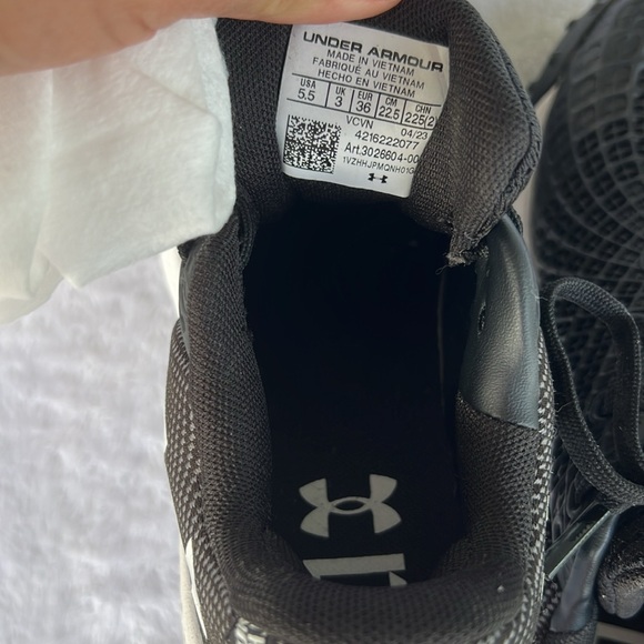 Women's UA Glyde 2 Turf Softball Shoes size 5.5US. Never worn. - Picture 11 of 15